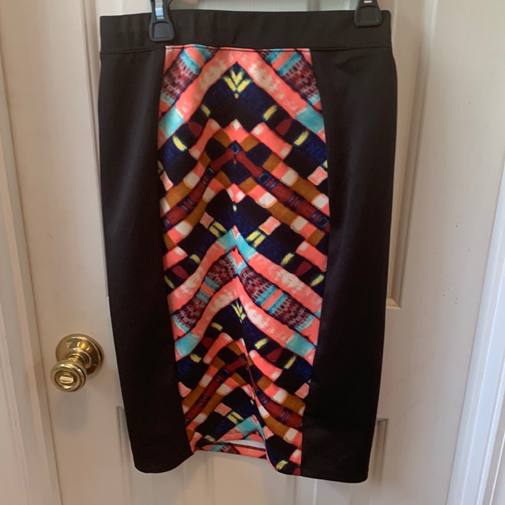 Pencil skirt with pattern